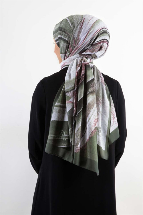 KREP ŞAL EFEKTLİ VE SOYUT DESENLİ HAKİ RENKLİ 70X190 KIRIŞMAZ ŞAL İTAYLYAN DİKİŞLİ