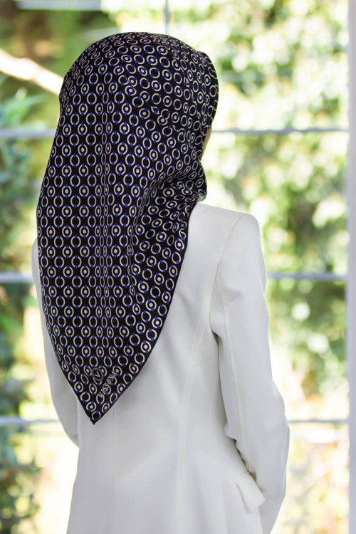 %100 Twill İpek Zincir Desenli Siyah - Saks Renkli 90x90 Eşarp Kenar Dikiş Şekli El Dikişli