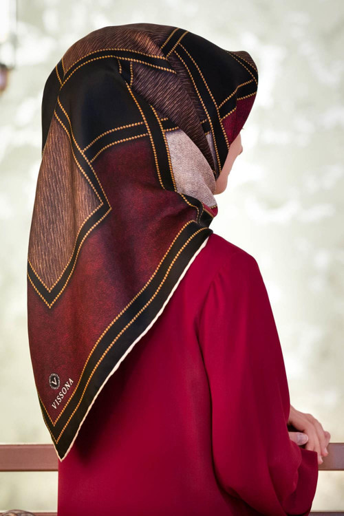 100% Twill İpek Gold Detaylı Kare Desenli Siyah - Bordo Renkli 90x90 Dikim Şekli : El Dikişi