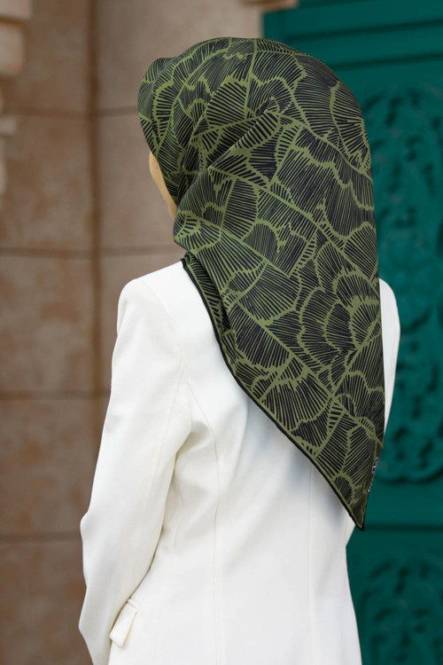 %100 Twill İpek Geometrik Desenli Haki - Siyah Renkli 90x90 Eşarp Dikim Şekli : El Dikişi
