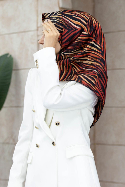 %100 Twill İpek Yaprak Desenli Siyah - Kırmızı Renkli 90x90 Eşarp Dikim Şekli : El Dikişi