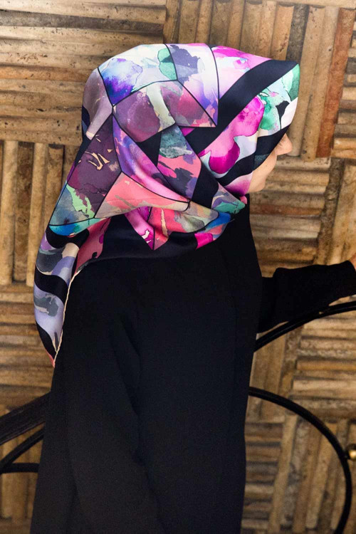 %100 Twill İpek Bahar Çiçekleri Desenli Lacivert - Fuşya Renkli 90x90 Eşarp Kenar Dikiş Şekli El Dikişli