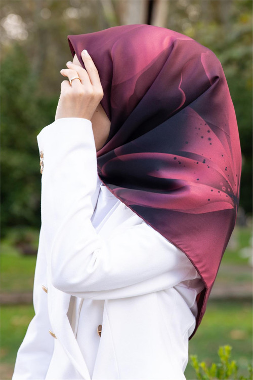 %100 Twill İpek Çiçek Desenli Gül Kurusu Renkli 90x90 Eşarp Dikim Şekli : El Dikişi