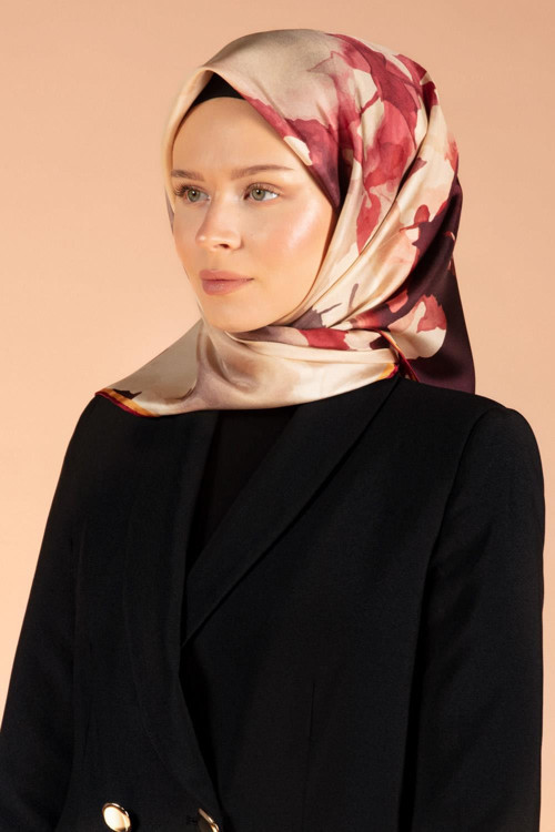 %100 Twill İpek Yaprak Desenli Bej - Bordo Renkli 90x90 Eşarp Dikim Şekli : El Dikişi