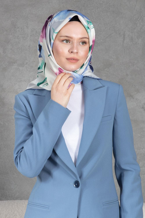 %100 Twill İpek Çiçek Desenli Gül Kurusu - İndigo Renkli 90x90 Dikim Şekli : El Dikişi Eşarp