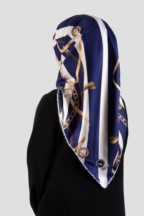 Twill Çizgili Kemer ve Zinci Desenli Krem Renkli 90x90 Eşarp (İpek İçermez) Kenar Dikiş Şekli El Dikişli