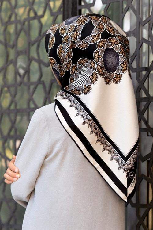 %100 Twill Türk Motifi Desenli Siyah - Krem Renkli 90x90 Eşarp Dikim Şekli: El Dikişi