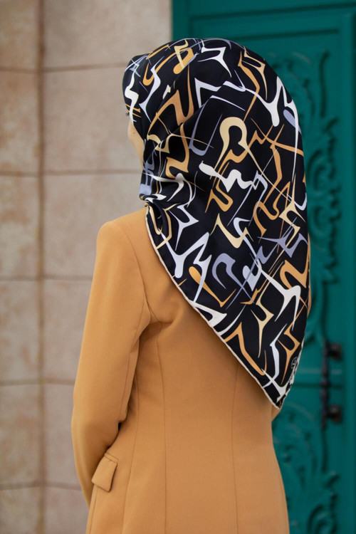 % 57 İPEK % 43 VİSKON Twill İpek Soyut Geometrik Desenli Gold - Gri Renkli 90x90 Eşarp Dikim Şekli : El Dikişi