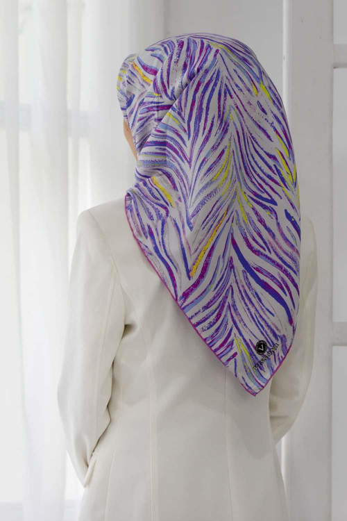 %100 Twill İpek Yaprak Desenli Pembe - Saks Renkli 90x90 Eşarp Dikim Şekli : El Dikişi