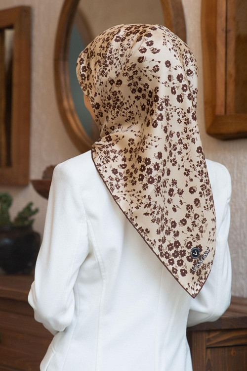 %100 Twill İpek Çıtır Çiçek Desenli Bej - Kahverengi Renkli 90x90 Eşarp Dikim Şekli : El Dikişi