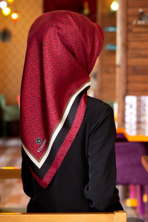 % 57 İPEK % 43 VİSKON Twill İpek Leopar Desenli Bordo Renkli 90x90 Eşarp Dikim Şekli : El Dikişi