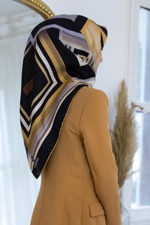 %100 Twill İpek Kare Desenli Siyah - Gold Renkli 90x90 Eşarp Kenar Dikiş Şekli El Dikişli