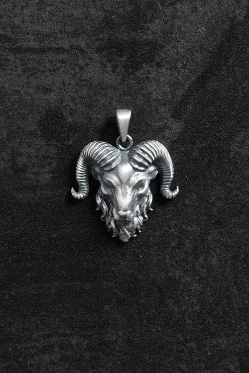 925 Ayar Gümüş Koç Kafası Figürlü Gümüş Renk Erkek Kolye Ucu FRKU-1057