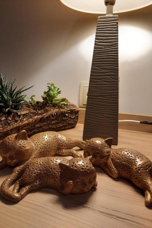 Üçlü Yatan Kedi Figür Biblo