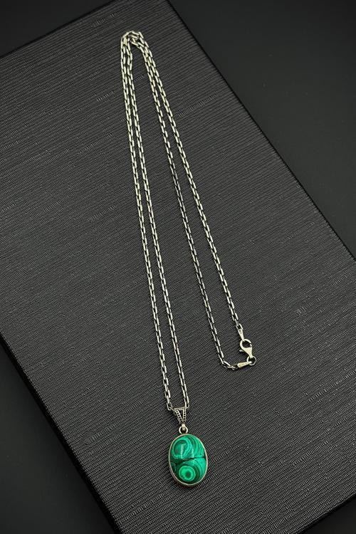 925 Ayar Gümüş ve Malahit Doğal Taşlı Yeşil Renk Erkek Kolye FRJ30918-1018-Y