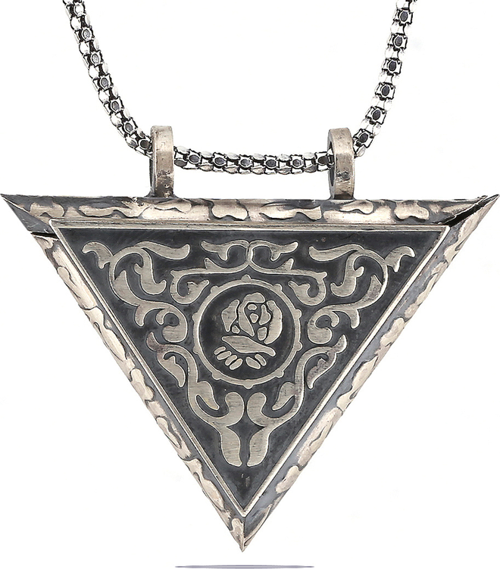 925 Ayar Gümüş Üçgen İçi Açılabilen Gül Muskalık Gümüş Kolye