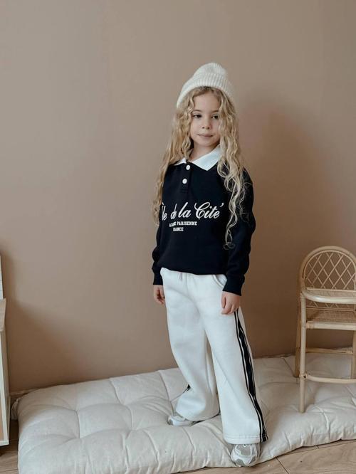 KIZ ÇOCUK YAKA MODELLİ DÜĞMELİ GENİŞ PAÇALI 3 İPLİK EŞOFMAN TAKIMI