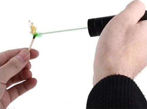 Yeşil Şarjlı Lazer Pointer 5000 (yakar)