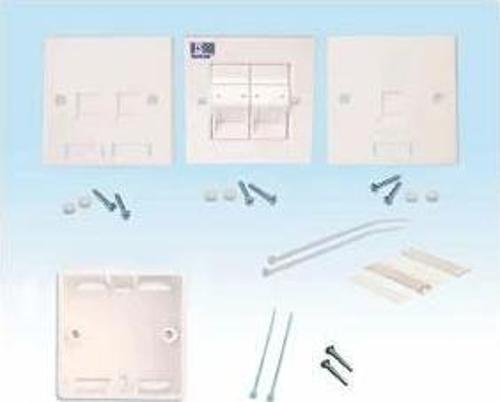 İngiliz Tipi Çift Port Sıva Altı Priz, şeffaf muhafazalı etiketli.45 derece açılı