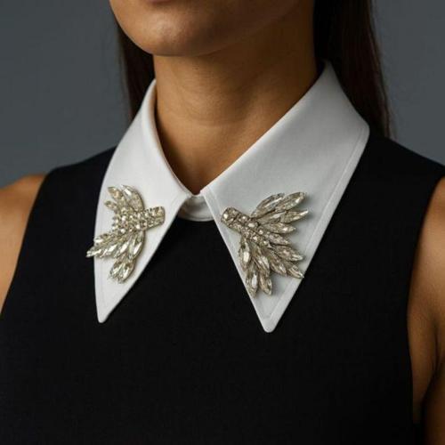 - Sümeyya 2589 6114 El Yapımı Yaprak Desenli Beyaz Seyyar Yaka Taşlı Choker Kolye