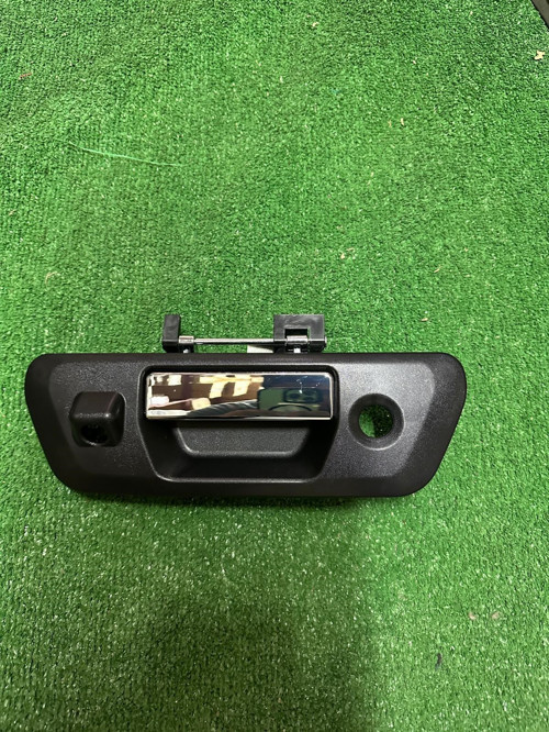 Nissan Navara Bagaj Açma Kol Kameralı Tip 2015-2021 90606-4JG0C