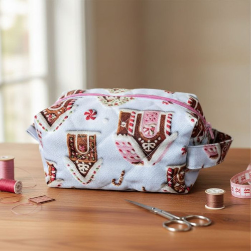- Petek 7523 3519 Kış Temalı Ev Desenli Makyaj Çantası / Organizer - 20 cm x 15 cm