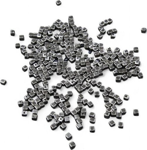 4X4 Mm Kare Gümüş Plastik Boncuk (30 Gr 560 Adet)