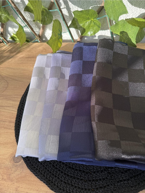 Tesettür Tarz Modern Ve Şık Son Moda Kapalı Dama Desenli Gri Renk Jakarlı Pamuk Şal