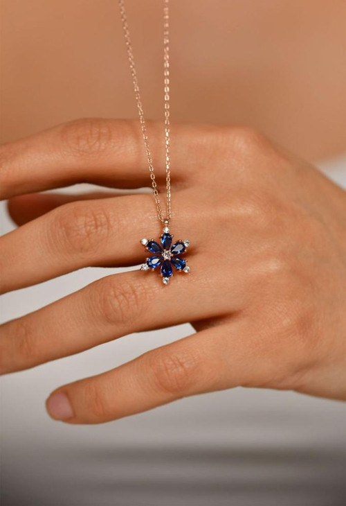 Safir Taşlı Rose Lotus Çiçeği Gümüş Kolye