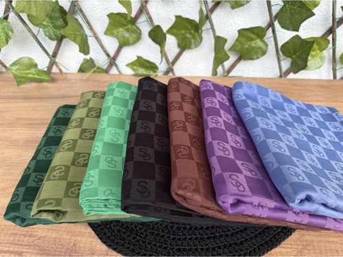 Tesettür Tarz Modern Ve Şık Son Moda Kapalı Harf Desenli Yeşil Renk Jakarlı Pamuk Şal