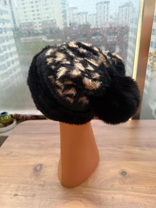 Kadın Soğuktan Koruyan Yumuşacık Siyah Renk Pelüş Leopar Bere