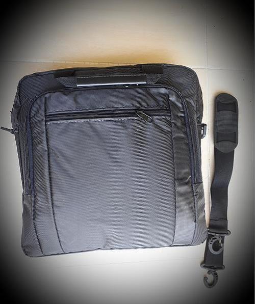 Omuz askılı laptop çantası su geçirmez31x37x7 cm