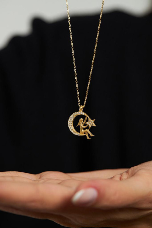 Zirkon Taşlı Gold Kız Figürlü Ay Yıldız Gümüş Kolye