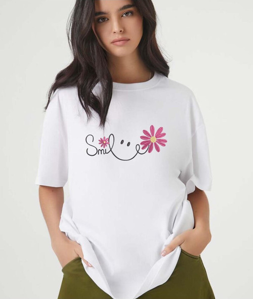 Smile Baskılı Yeni Trend Kadın T-Shirt - Bisiklet Yaka Beyaz Tişört
