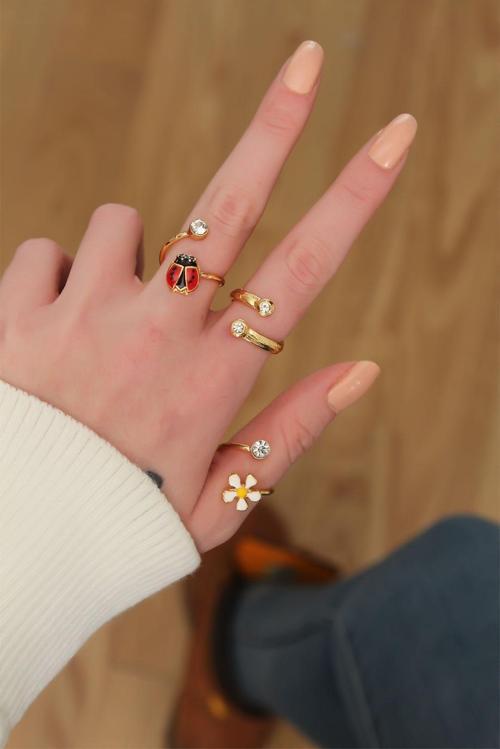 Zirkon Taşlı Papatya Figürlü Kadın Yüzük (Ayarlanabilir)