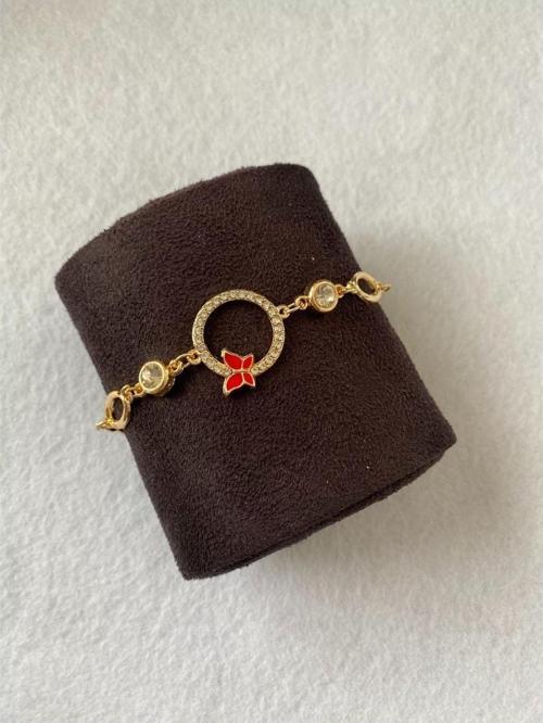 Kırmızı Kelebek Temalı Parlak Taşlı Bileklik Altın Renk