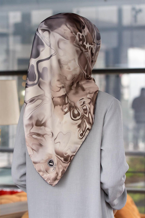 Rayon Batik Desenli Gri Renkli 90x90 Dikim Şekli : El Dikişi Eşarp (İpek İçermez) Kenar Dikiş Şekli El Dikişli