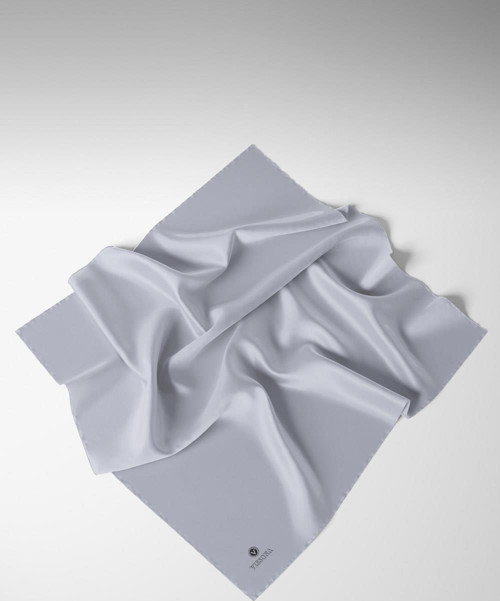 Viskon Twill İpek Az Hatalı Açık Gri Renkli 90x90 Düz Eşarp Dikim Şekli : El Dikişi