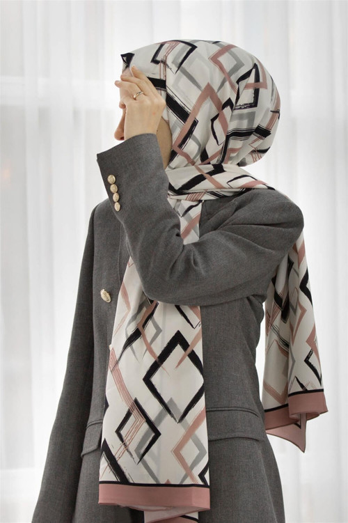 LÜKS MEDİNE İPEĞİ GEOMETRİK DESENLİ PUDRA RENKLİ 75X195 KIRIŞMAZ ŞAL MOSS KREP DİKİŞ TİPİ İTALYAN DİKİŞLİ