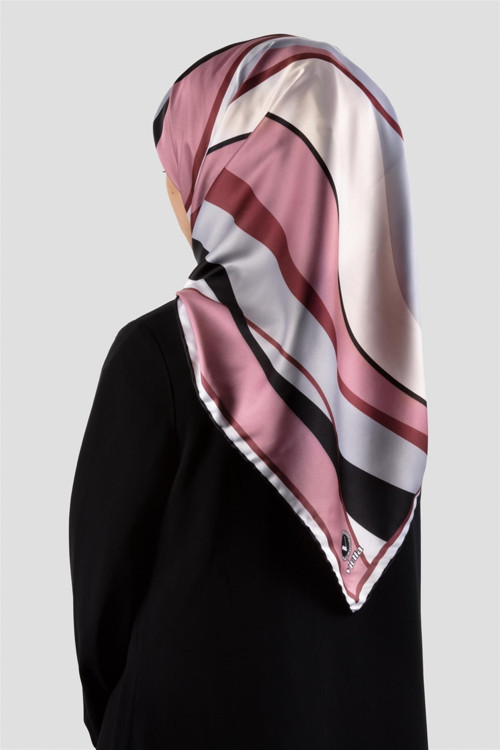 Rayon Modern Dalgalı Çizgi Desenli Pudra Renkli 90x90 Dikim Şekli : El Dikişi Eşarp (İpek İçermez)