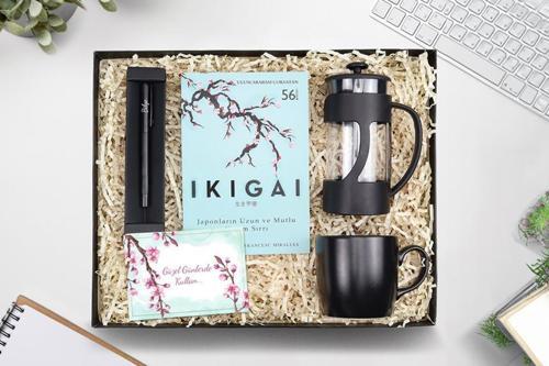 Mat Roller Kalem & Siyah Kupa & Siyah French Press & Ikigai Kitap Hediye Seti