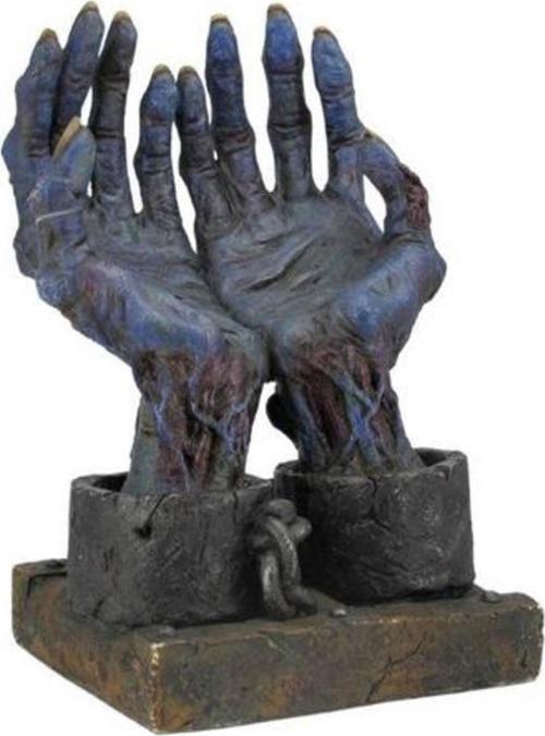 Veronese Serisi- Kelepçeli Zombi El-24,5*15*13 Cm.