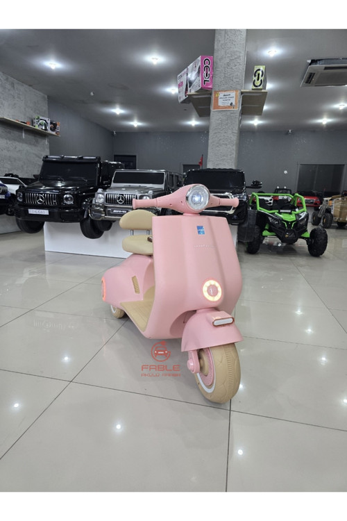 Vespa Akülü Motor! 12V, Uzaktan Kumandalı, Çift Motor, Bluetooth Müzik, Ön Far, Deri Koltuk