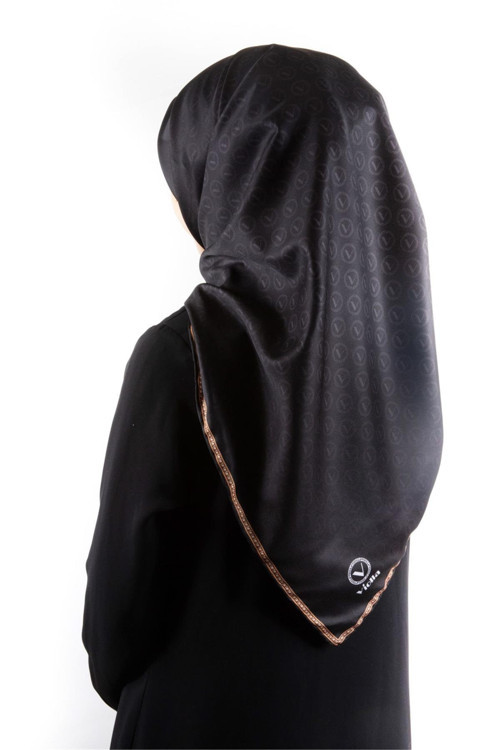 Rayon Degra Desenli Siyah Renkli 90x90 Dikim Şekli : El Dikişi Eşarp (İpek İçermez) Kenar Dikiş Şekli El Dikişli