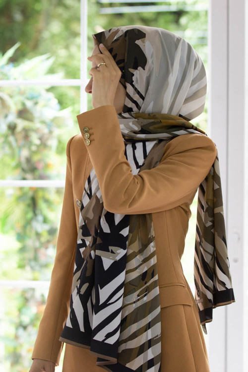 LÜKS MEDİNE İPEĞİ ZEBRA VE ÇİÇEK DESENLİ BEJ RENKLİ 75X195 KIRIŞMAZ ŞAL MOSS KREP DİKİŞ TİPİ İTALYAN DİKİŞLİ