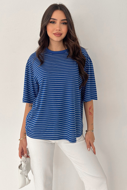 Kadın Oversize Çizgili Tişört – Monochrome Ease