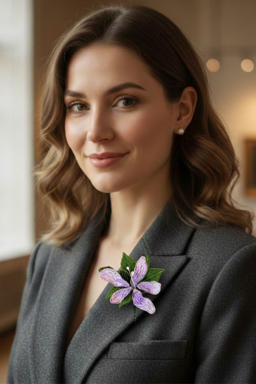 - Tülin 3528 0309 El Yapımı Stumpwork Nakışlı 3 Boyutlu Lila Çiçek Broş