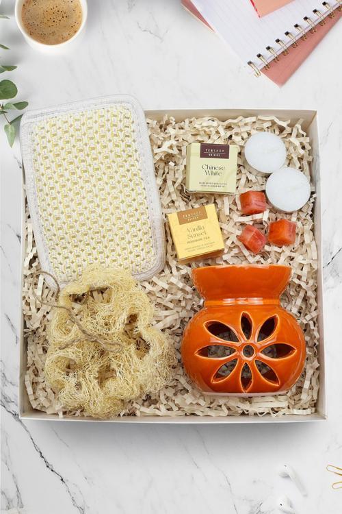 2 Tealight Mum & Lotus Buhurdanlık & Teashop 2'Li Bitki Çayı & Kabak Lifi & Duş Kesesi Hediye Seti