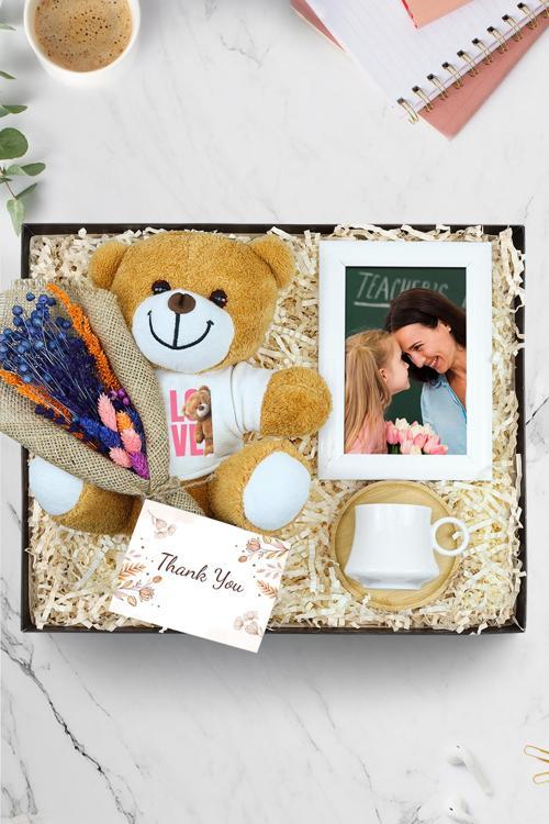 Beyaz Çerçeve & Peluş Ayıcık & Kurutulmuş Çiçek Buketi & Porselen Beyaz Fincan Hediye Seti