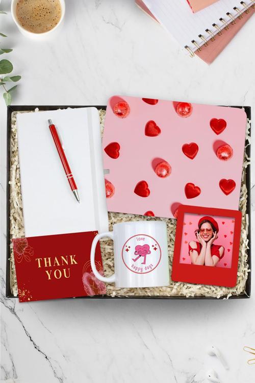 Beyaz Defter & Mouse Pad & Kırmızı Tükenmez Kalem & Kırmızı Çerçeve & Tasarım Kupa Hediye Seti